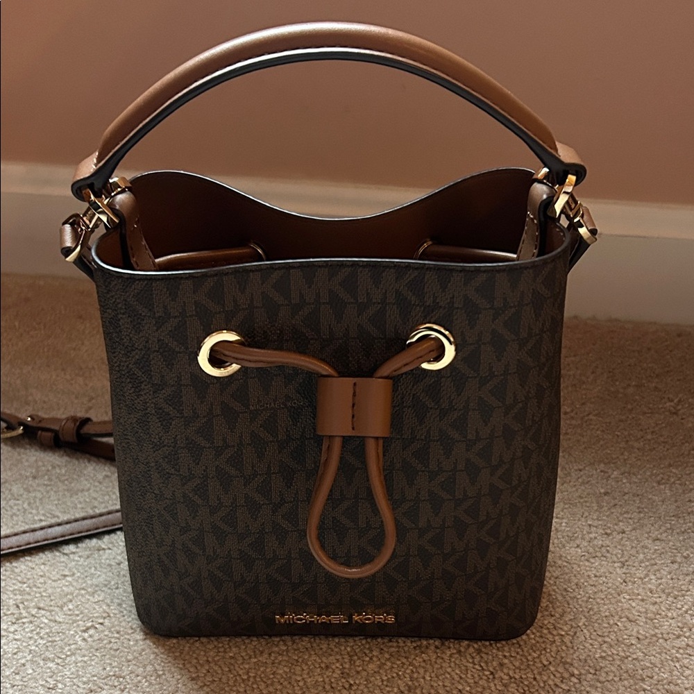 MICHAEL KORS bucket bag with wallet - Picture 4 of 11